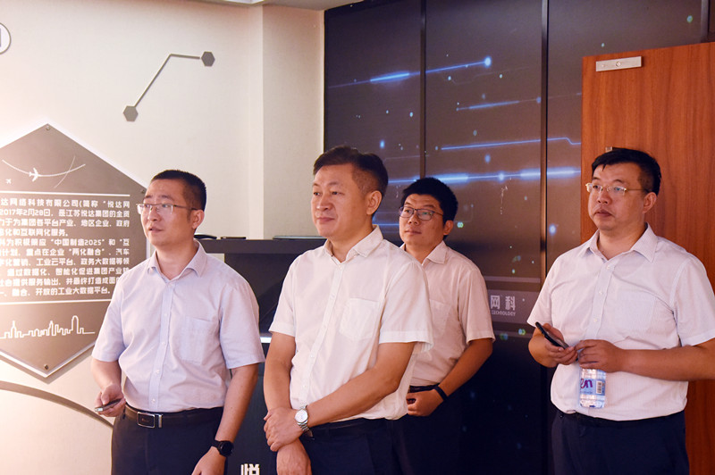 省工信廳企業(yè)信息化處王萬(wàn)軍處長(cháng)來(lái)悅達網(wǎng)科調研工作
